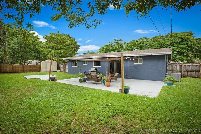 Building Photo - 1701 SW 32nd Ct