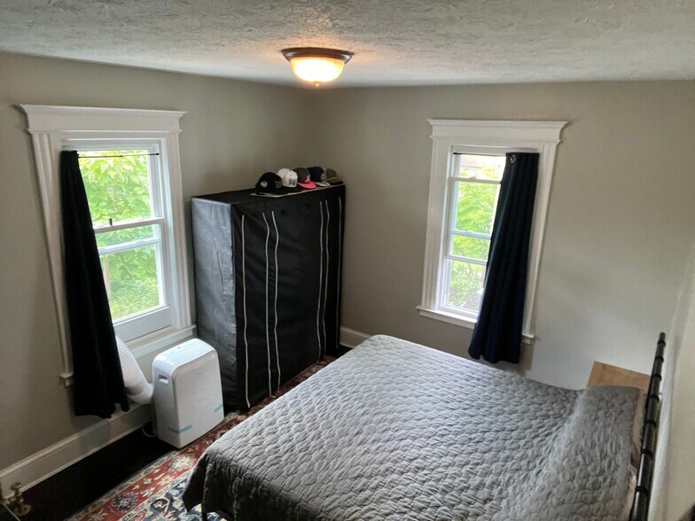 Primary Photo - 39 Maplewood Ave