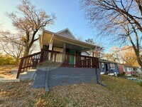 Building Photo - HUGE MASTER BEDROOM