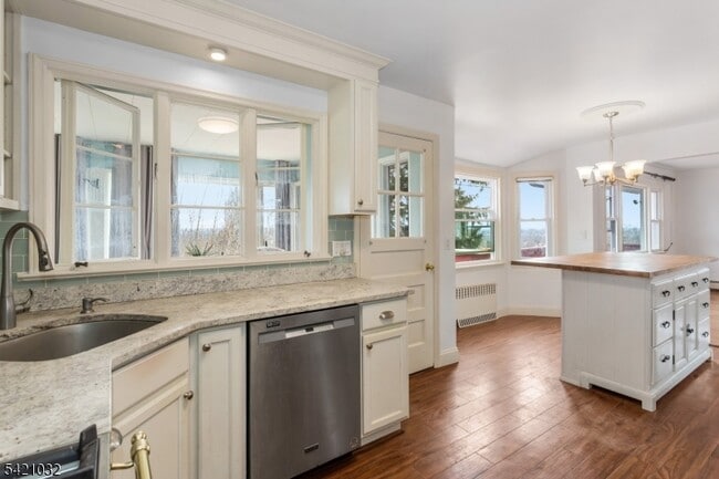 Building Photo - 145 Highview Terrace