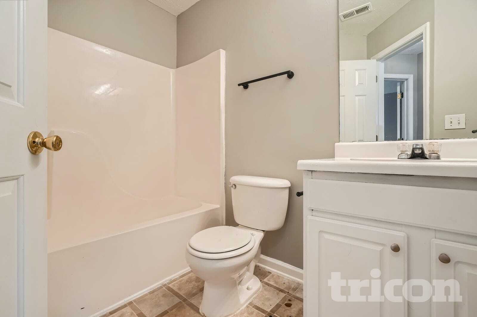 Building Photo - 3250 Diamond Blf