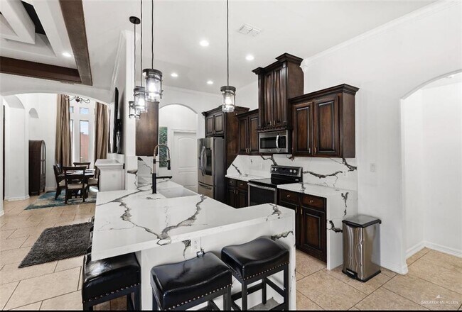 Building Photo - 21 N Loretta Lynn Dr