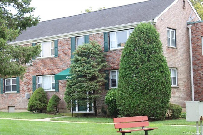 Building Photo - 1065 Fenwood Dr