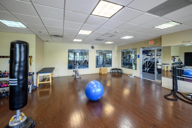 Building Photo - 207 Shearwater Ct W