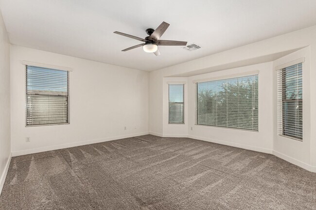 Building Photo - 390 W Wisteria Pl