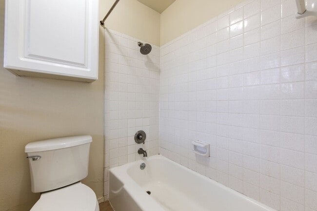 Building Photo - Available Now: Charming 3 Bed / 2 Bath in Rollingwood - Zoned to Eanes ISD - Large Yard