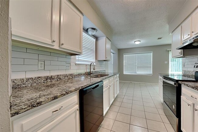 Building Photo - 18538 Spinney Ln