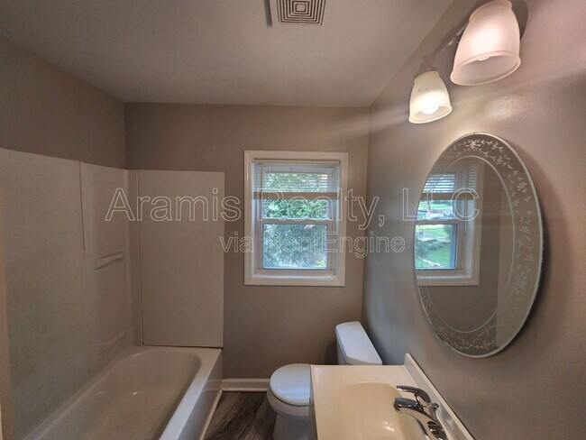 Building Photo - 580 Holly St NW