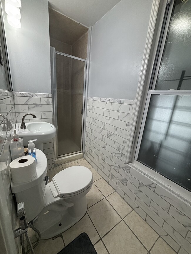 Building Photo - 602 E 33rd St