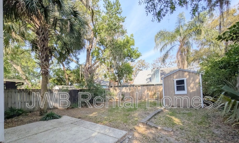 Building Photo - 3945 Oak St