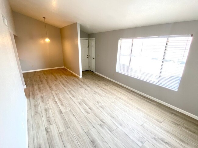 Building Photo - Spacious Two Bedroom Two Bath Condo in Tempe