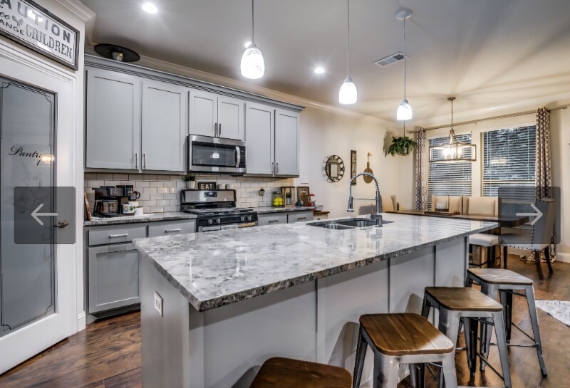 Building Photo - 913 Cope St