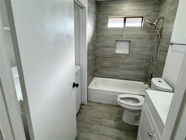 Building Photo - 3646 Country Club Dr W