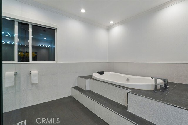 Building Photo - 3381 Oakmont View Dr