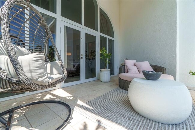 Building Photo - 70 Isle of Venice Dr