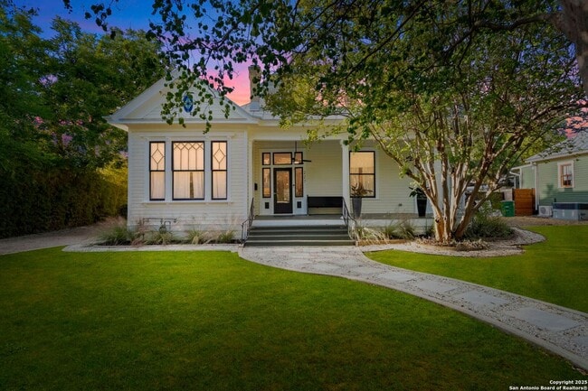 Building Photo - HISTORIC CHARM IN KING WILLIAM