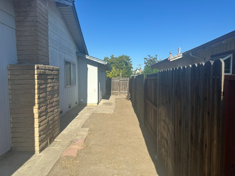 Building Photo - 2440 Stanfield Dr