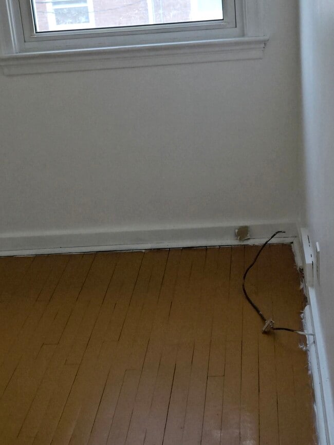 Building Photo - 2445 Brookwood St