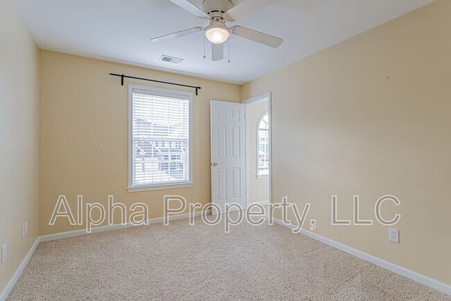 Building Photo - 27 Lake Valley Ct