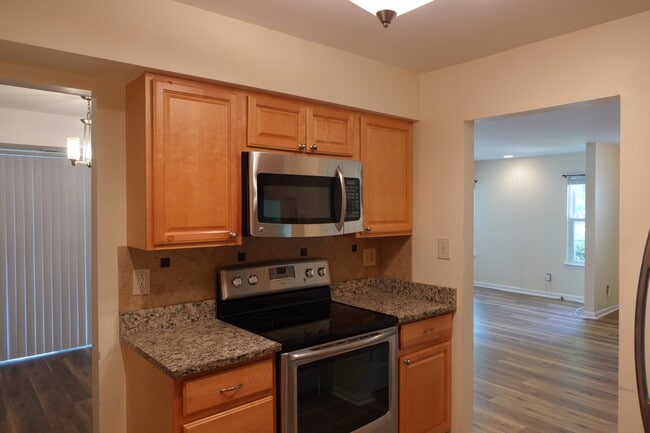 Building Photo - 3001 N Dale Ct