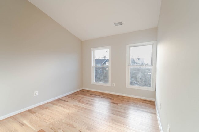 Building Photo - 1553 Templeton Pl