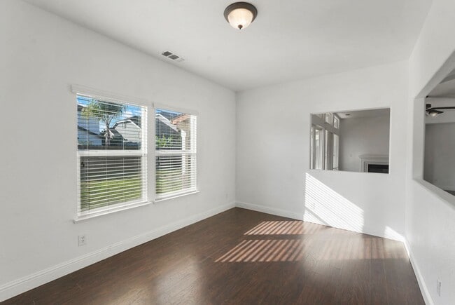 Building Photo - Beautiful 4 Bedroom 3 Bath home in Riverbank