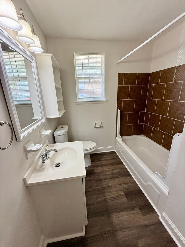 Building Photo - East Nashville 2 Bed $1550 Close to Shelby...