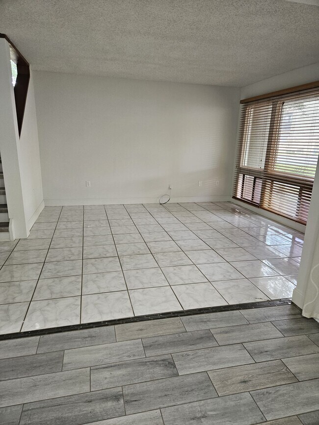 Building Photo - 5821 Windhover Dr