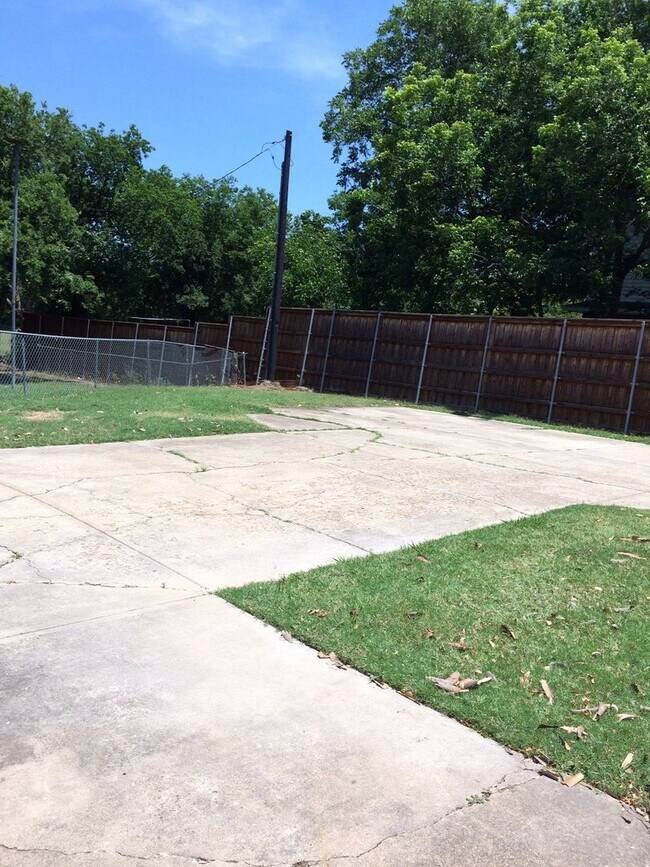 Building Photo - Move in Ready 3/2 Home in Frisco!
