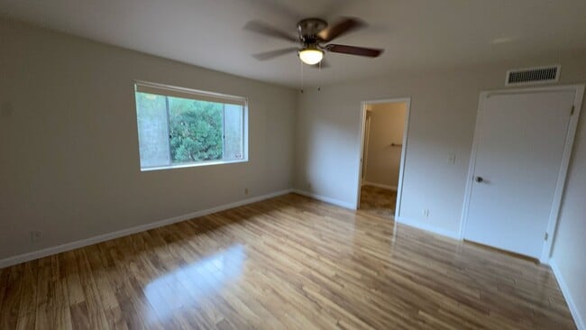 Building Photo - 2 Bed 2 Bath home In Sunland Village 55+