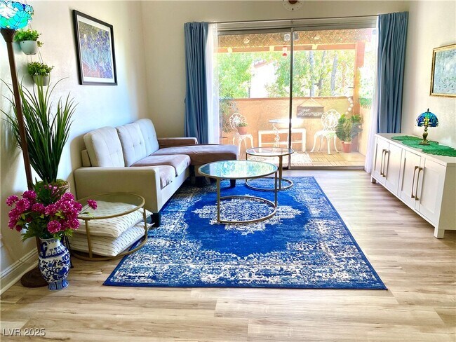 Building Photo - 1515 E Reno Ave