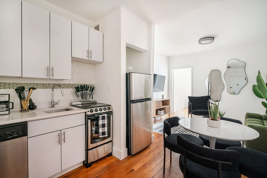 Building Photo - 444 W 48th St