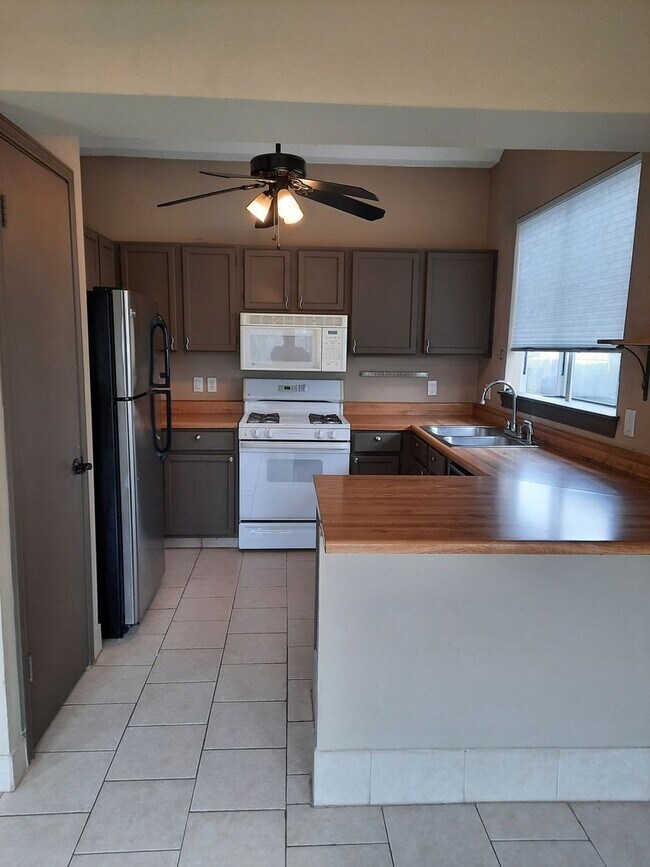 Building Photo - Solar-Powered Pflugerville Property - Lots Of Room and Backyard Living