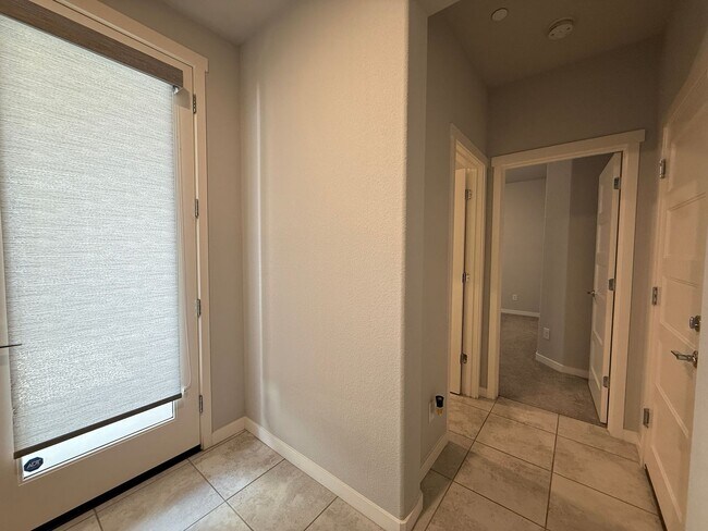 Building Photo - Pristine Condo in Monterey Village Gated Community