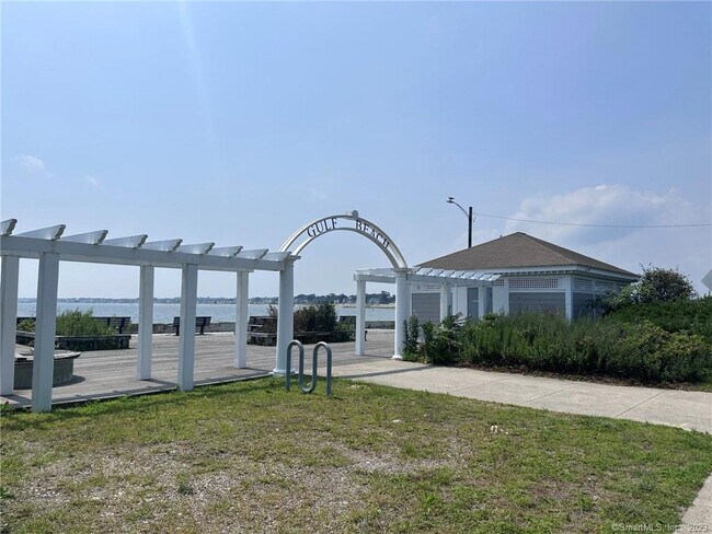 Building Photo - 10 Entrance Rd