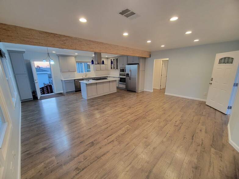 Living Room, Dining Room, Kitchen - 11523 Ruthelen St