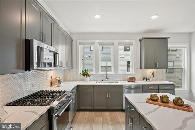 Building Photo - 12768 Sunrise Valley Dr