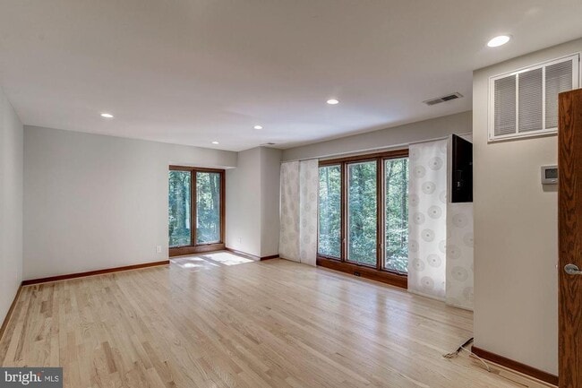 Building Photo - 1325 Darnall Dr