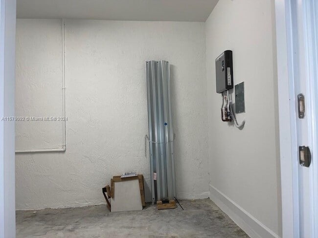 Building Photo - 2682 SE 11th Ct