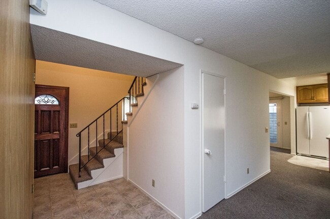 Building Photo - This lovely North Oxnard 4 bedroom 2 bath home with Vintage Oxnard Vides!!! COMING SOON