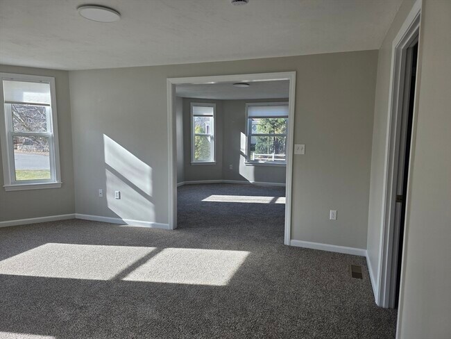 Building Photo - 284 School St