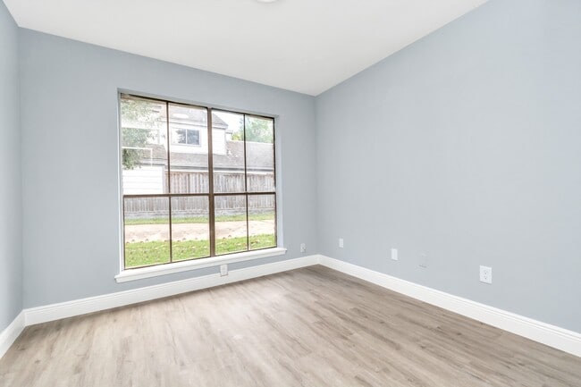 Building Photo - 3514 Summit Ln