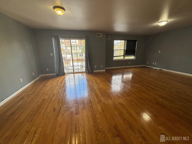 Building Photo - 174 Keer Ave