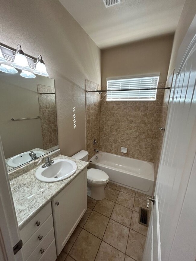 Building Photo - Absolutely Gorgeous 5-Bed 4-Bath with 3-car Garage Home!