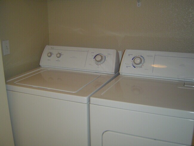 Building Photo - Move-In Ready Condo with Private Balcony & Modern Upgrades