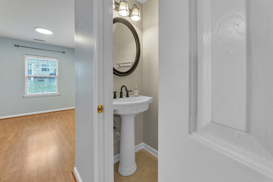 Powder Room Half Bath - 3349 Tarleton W