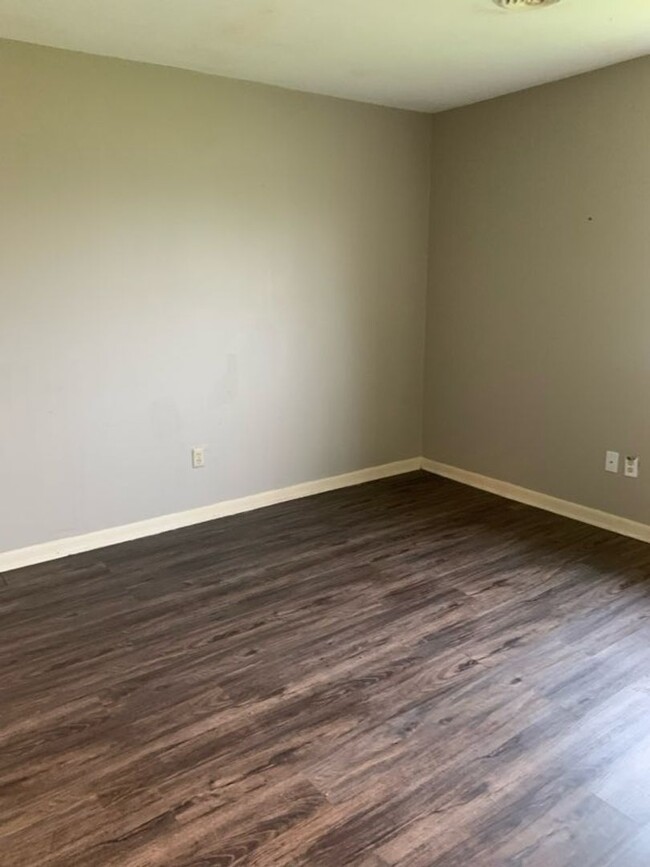 Building Photo - Monthly Paid Rent