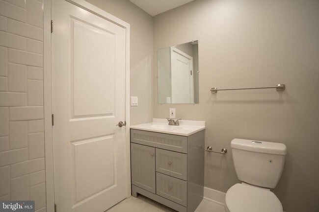 Building Photo - Large 3 bedroom with powder room on 1st fl