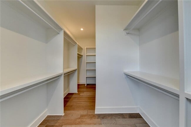 Building Photo - 375 Chiswick Cir