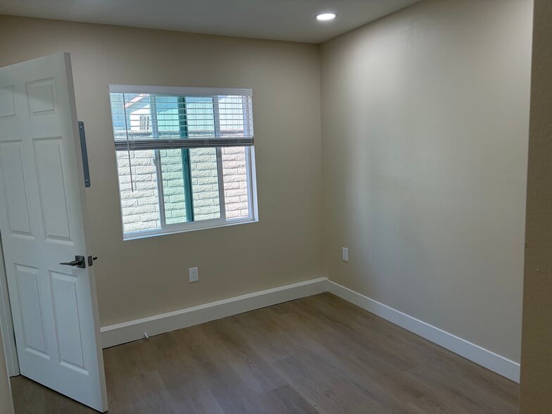 Building Photo - 2106 Weeping Willow Ln